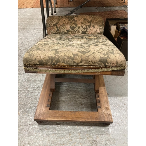 254 - A VICTORIAN ADJUSTING GOUT FOOT REST