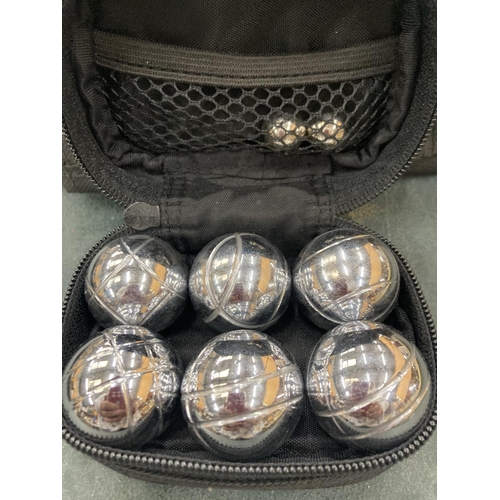 259 - A SET OF BOULES IN A CASE PLUS A MINI SET OF BOULES