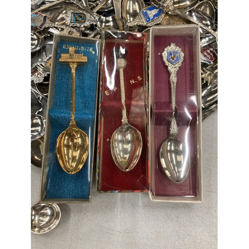 267 - A QUANTITY OF COLLECTORS SOUVENIR SPOONS