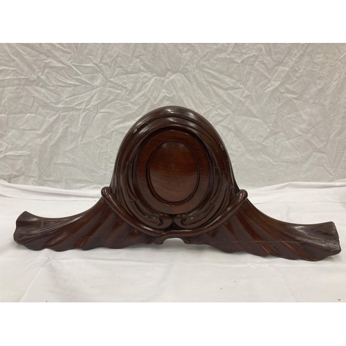 280 - A MAHOGANY DECORATIVE ITEM