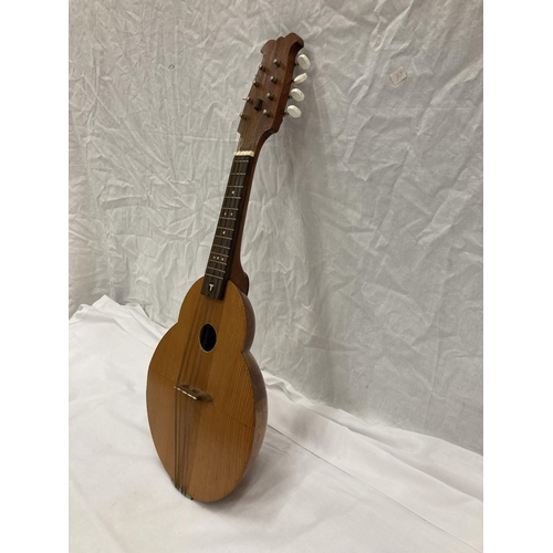 282 - AN EIGHT STRINGED MANDOLIN