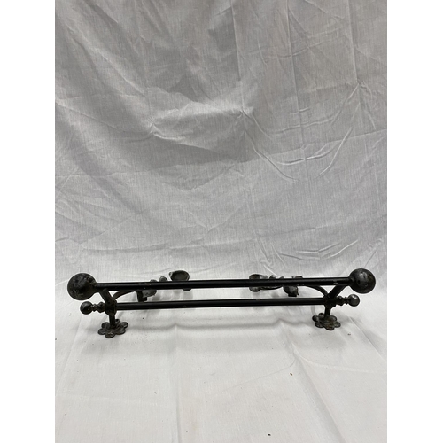 43 - A DECORATIVE WROUGHT IRON WALL MOUNTED RACK/RAIL