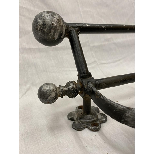 43 - A DECORATIVE WROUGHT IRON WALL MOUNTED RACK/RAIL