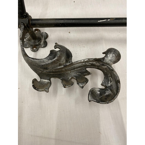 43 - A DECORATIVE WROUGHT IRON WALL MOUNTED RACK/RAIL