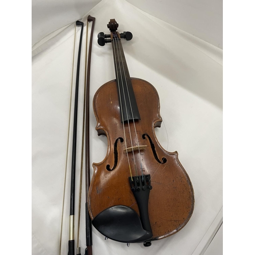 450 - A VIOLIN WITH TWO BOWS AND ACCESORIES IN A FITTED CASE