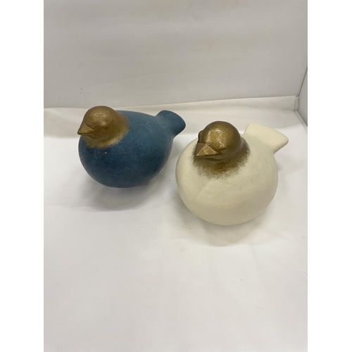 453 - A PAIR OF CERAMIC COLOURED BIRDS MADE IN DUBROVNIK HEIGHT 18CM, LENGTH 23CM