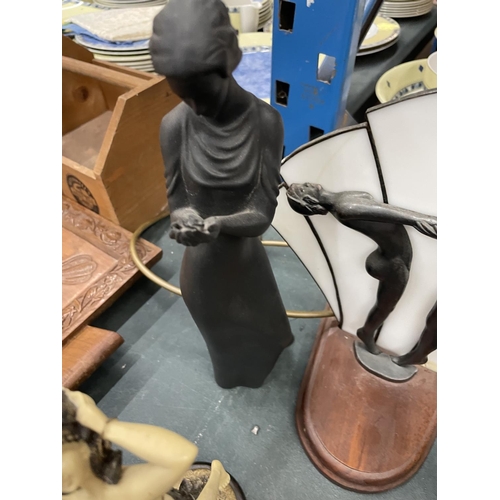 454 - A COLLECTION OF ART DECO STYLE FIGURES TO INCLUDE A LAMP, TUPTON WARE LADY, ETC