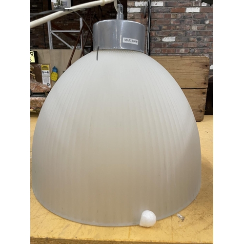 468 - A RETRO STYLE FROSTED GLASS CEILING LAMP DROP APPROX 29CM