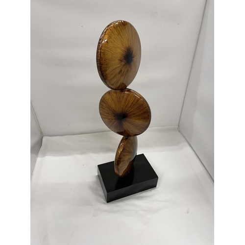 470 - A BRONZE COLOURED ART SCULPTURE ON A BASE HEIGHT 48CM