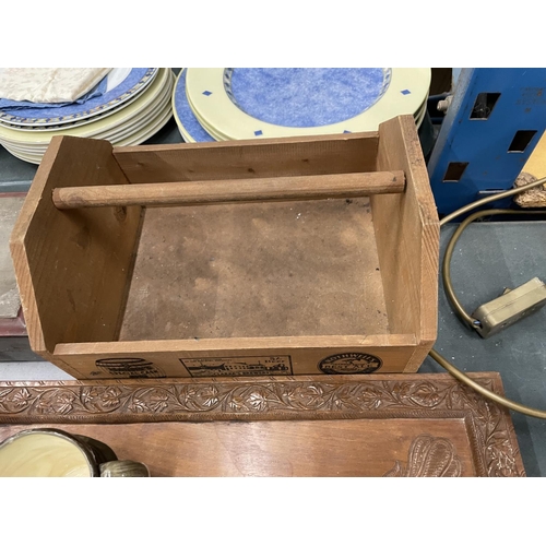 471 - A QUANTITY OF TREEN PRODUCTS TO INCLUDE A MAUCHLINE WARE BOX, TRAY, COASTERS, CLARKE'S BREWERY ALE B... 