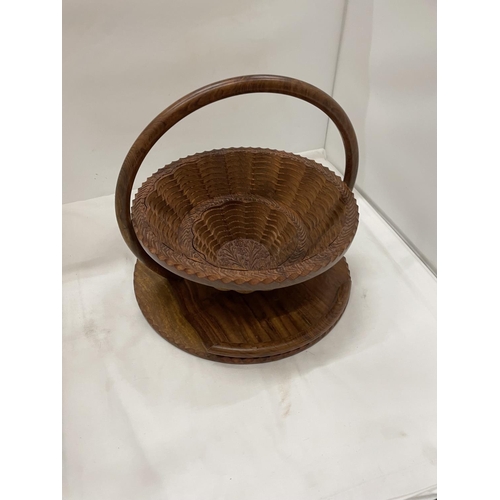 484 - A METAMORPHIC WOODEN TRAY, PULL THE HANDLE UP AND IT BECOMES A BASKET