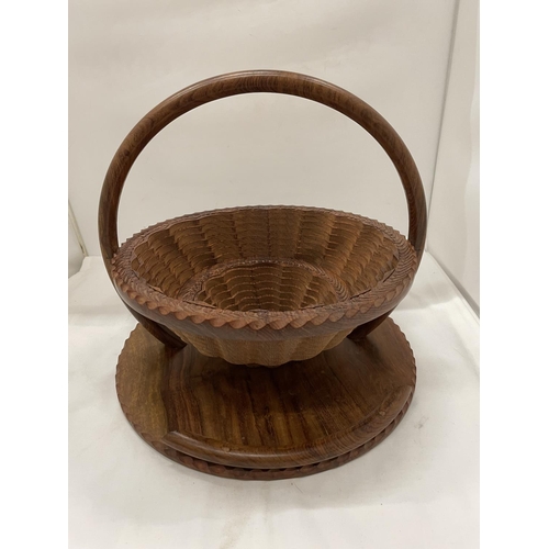 484 - A METAMORPHIC WOODEN TRAY, PULL THE HANDLE UP AND IT BECOMES A BASKET