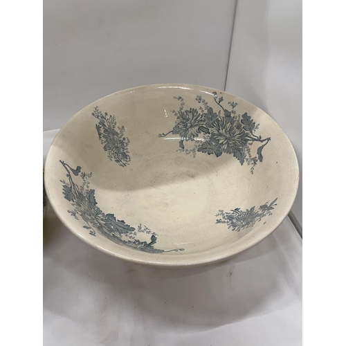 487 - A LARGE CREAM AND BLUE STONEWARE WASH BOWL DIAMETER 36CM AND A MATCHING WATER JUG