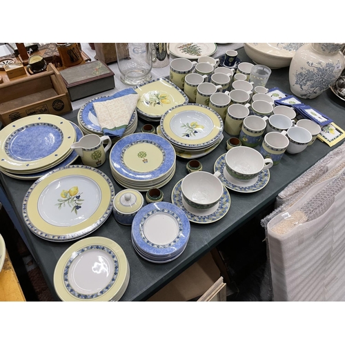 488 - A LARGE QUANTITY OF ROYAL DOULTON 'CARMINA' CHINA TO INCLUDE DINNER AND SIDE PLATES, CUPS, SAUCERS, ... 