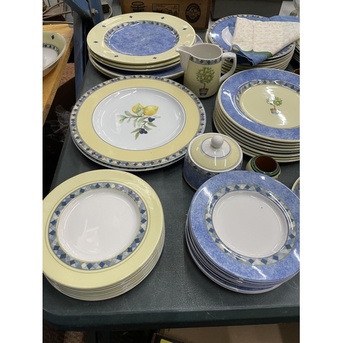 488 - A LARGE QUANTITY OF ROYAL DOULTON 'CARMINA' CHINA TO INCLUDE DINNER AND SIDE PLATES, CUPS, SAUCERS, ... 