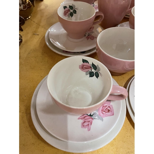 495 - A QUANTITY OF WADE PINK AND FLORAL TEAWARE TO INCLUDE TRIOS, CREAM JUG, SUGAR BOWL, AND SANDWICH PLA... 