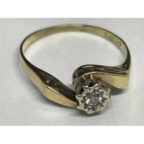 509 - A 9 CARAT GOLD DIAMOND SOLITAIRE RING ON A TWIST SIZE N