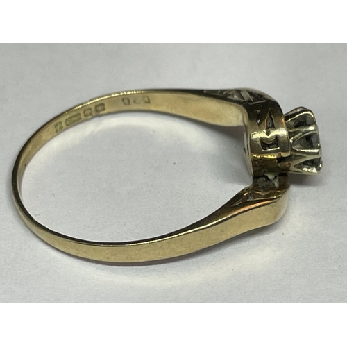 509 - A 9 CARAT GOLD DIAMOND SOLITAIRE RING ON A TWIST SIZE N