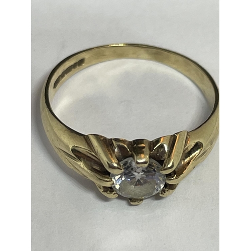 512 - A 9 CARAT GOLD RING WITH A SOLITAIRE CUBIC ZIRCONIA STONE SIZE K