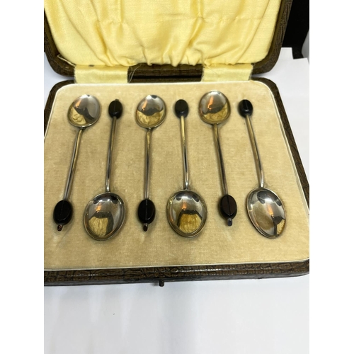 519 - A SET OF SIX HALLMARKED BIRMINGHAM SILVER COFFEE BEAN SPOONS IN A PRESENTATION BOX