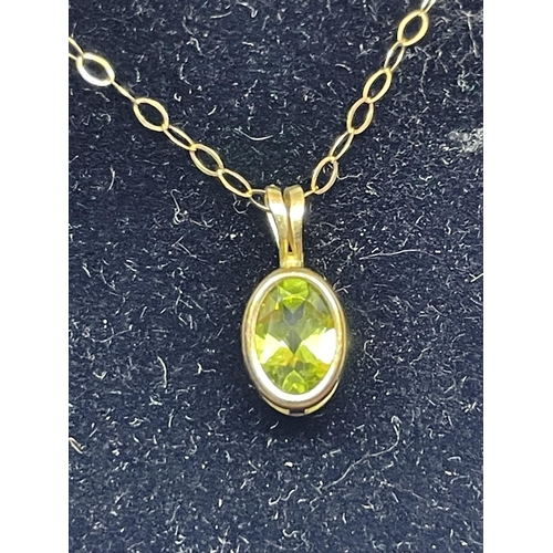 520 - A 9 CARAT GOLD NECKLACE WITH A PERIDOT STONE PENDANT IN A PRESENTATION BOX