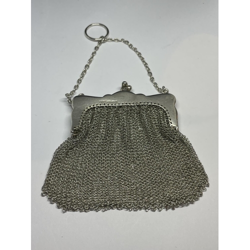 530 - A MARKED SILVER PURSE WITH CARRY CHAIN