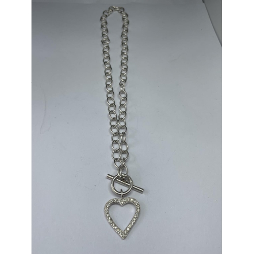 536 - A MARKED SILVER T BAR NECKLACE WITH A HEART PENDANT