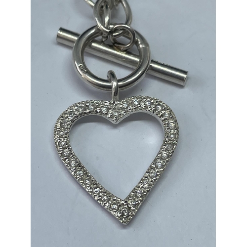 536 - A MARKED SILVER T BAR NECKLACE WITH A HEART PENDANT