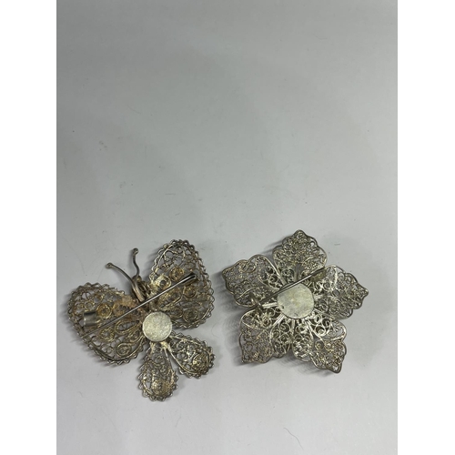 555 - FIVE DECORATIVE SILVER BROOCHES