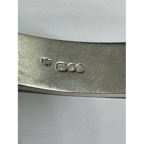 561 - A HEAVY HALLMARKED LONDON SILVER IDENTITY BRACELET