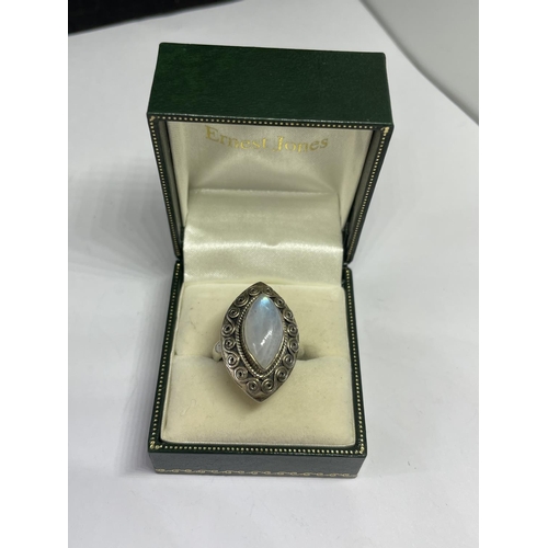 563 - A MARKED SILVER RING WITH A LARGE OPAL SIZE L IN A PRESENTATION BOX