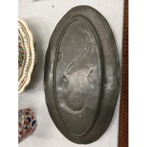 202A - A PEWTER ARTS AND CRAFTS OVAL TRAY