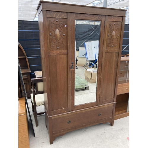 2453 - AN EARLY 20TH CENTURY OAK MIRRORED DOOR WARDROBE 47