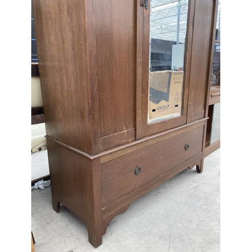 2453 - AN EARLY 20TH CENTURY OAK MIRRORED DOOR WARDROBE 47