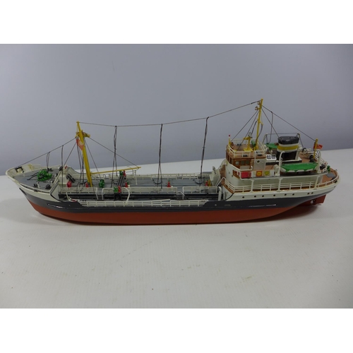 302 - A HANDMADE SHIPS MODEL OF A SHELL/BP VESSEL, LENGTH 40CM, COLLECTION OF MODEL SHIP ITEMS ETC - THIS ... 