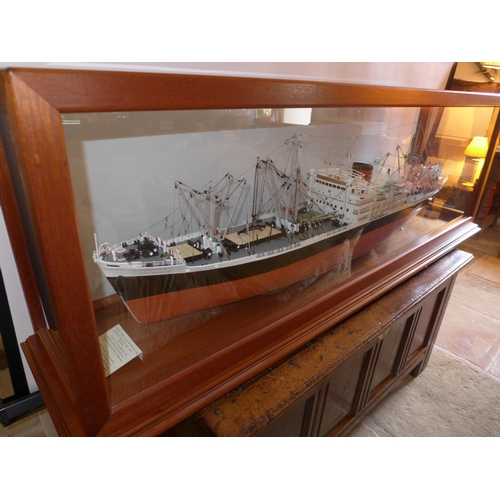 314 - AN EXHIBITION QUALITY LARGE HANDMADE CASED SHIPS 1-96 SCALE MODEL OF THE SS CLAN MACINTYRE, 150CM LO... 