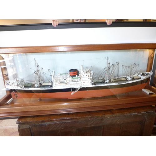 314 - AN EXHIBITION QUALITY LARGE HANDMADE CASED SHIPS 1-96 SCALE MODEL OF THE SS CLAN MACINTYRE, 150CM LO... 