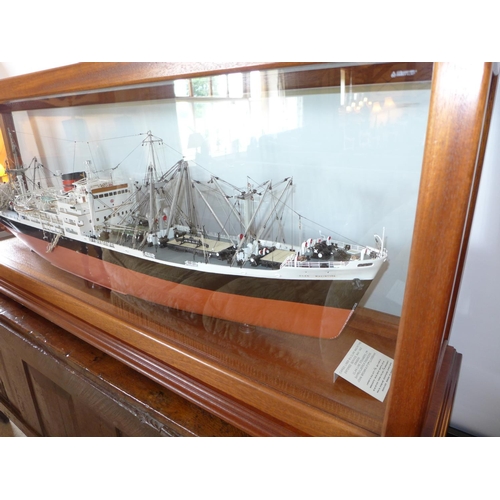 314 - AN EXHIBITION QUALITY LARGE HANDMADE CASED SHIPS 1-96 SCALE MODEL OF THE SS CLAN MACINTYRE, 150CM LO... 