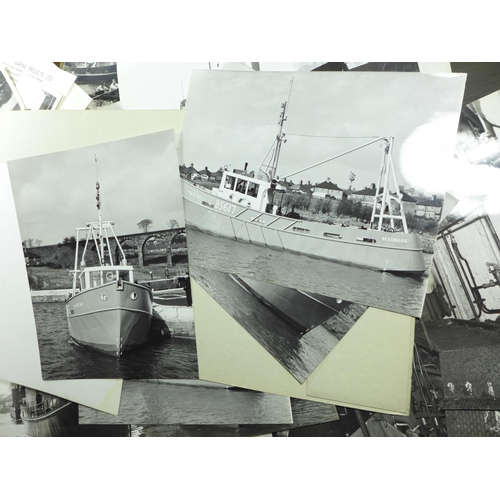 319 - A LARGE COLLECTION OF BLACK AND WHITE PHOTOGRAPHS OF SHIP CONSTRUCTION BY ISAAC PIMBLOTT AND SONS OF... 