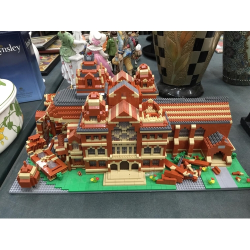 211 - A QUANTITY OF SMALL LEGO STYLE BRICKS AND BASE BUILT AS A TOWN HALL