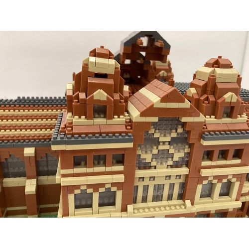 211 - A QUANTITY OF SMALL LEGO STYLE BRICKS AND BASE BUILT AS A TOWN HALL