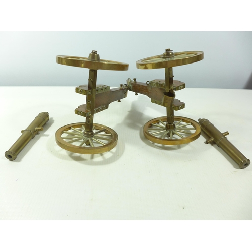302 - A PAIR OF 20TH CENTURY NAPOLEONIC WAR MODEL CANNONS ON WOOD CARRIAGES, 11CM BARRELS