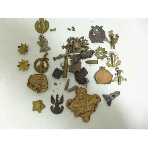 304 - A BOER WAR PERIOD BOX CONTAINING NUMEROUS WORLD WAR I AND WORLD WAR II BADGES TO INCLUDE POLISH ARMY... 