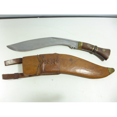 305 - A LARGE KUKRI KNIFE AND SCABBARD, 33CM BLADE STAMPED WITH MILITARY BROAD ARROW AND DATE 1917