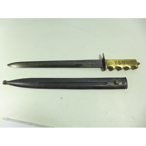 306 - A BRASS GRIPPED FIGHTING KNIFE AND SCABBARD, 29.5CM BLADE