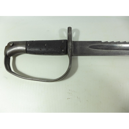 307 - A LATE 19TH/EARLY 20TH CENTURY SAWBACK BAYONET FOR A MARTINI HENRY CARBINE, 65CM BLADE