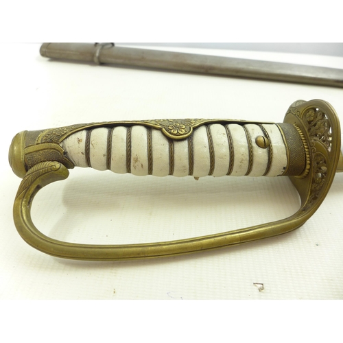 309 - A JAPANESE CAVALRY OFFICERS SWORD AND SCABBARD, 64CM BLADE, PIERCED BRASS GUARD