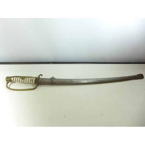 309 - A JAPANESE CAVALRY OFFICERS SWORD AND SCABBARD, 64CM BLADE, PIERCED BRASS GUARD