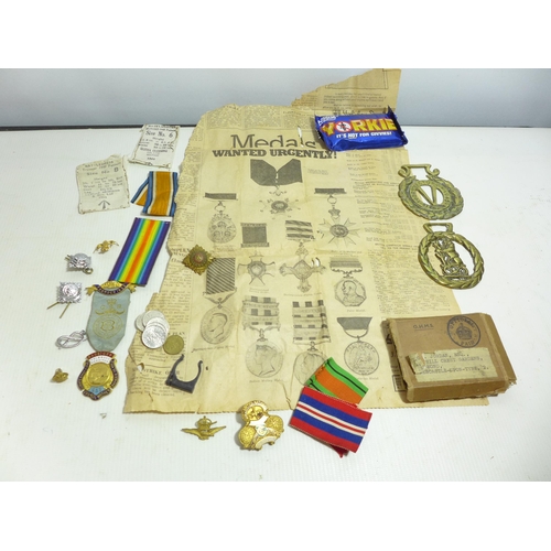 314 - A COLLECTION OF MILITARY BADGES, MEDAL RIBBONS, HORSE BRASSSES ETC