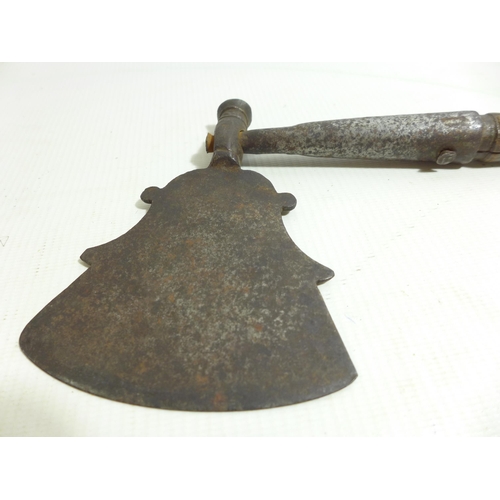 315 - AN ORNAMENTAL LATE 19TH/EARLY 20TH CENTURY AXE WITH PAINTED WOOD HANDLE, LENGTH 36CM